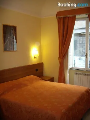 Privato Simone Oda ve Kahvaltı 4*